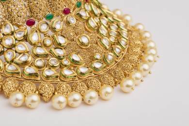 Finanční úřad zabavil zlaté šperky za čtyři mil. Kč firmě, která neodváděla DPH