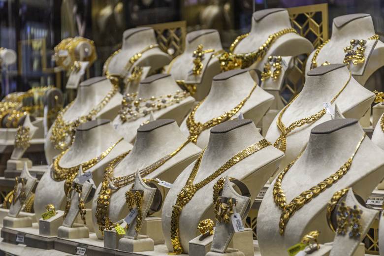 Cena zlata k okamžitém dodání vystoupala na rekordních 4059,30 USD za unci Cena zlata k okamžitém dodání vystoupala na rekordních 4059,30 USD za unci