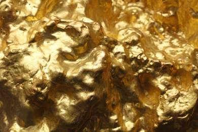 Cena zlata vzrostla na rekordních 3600 dolarů v očekávání snížení sazeb v USA