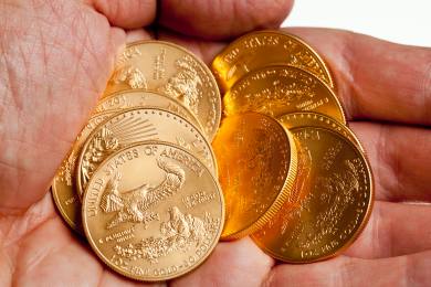 Cena zlata kvůli napětí kolem Grónska dál roste, poprvé přesáhla 4800 dolarů